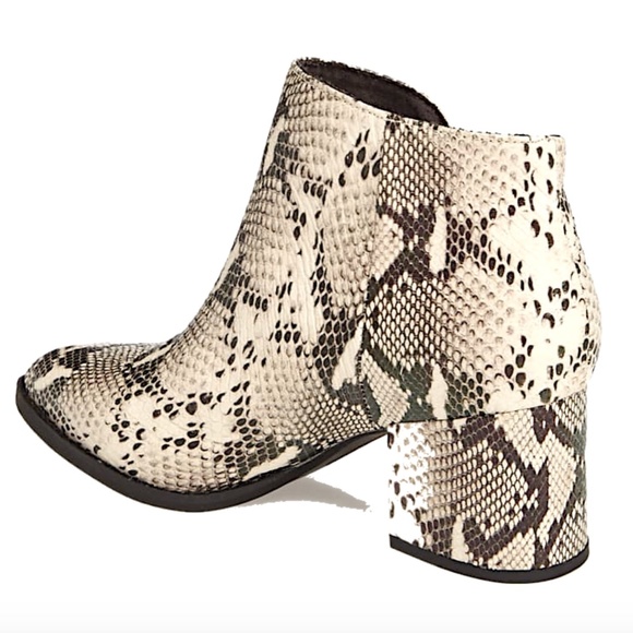 Seychelles Chaparral Black/White Python 7.5 - Picture 4 of 6